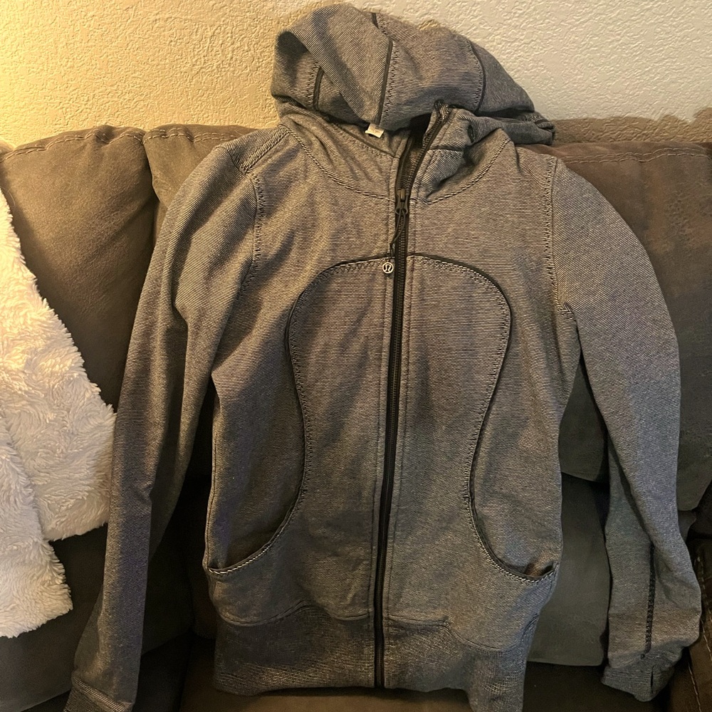 Lulumon jacket size 4